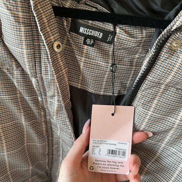 Missguided puffer coat size 8 runs big - Picture 2 of 3